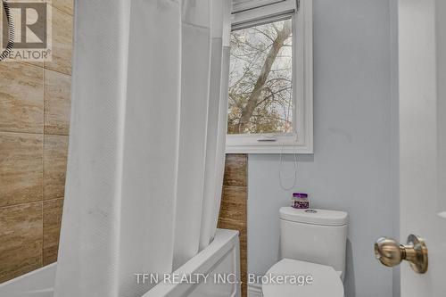 986 Robinson Street, Innisfil, ON - Indoor Photo Showing Bathroom
