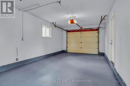 986 Robinson Street, Innisfil, ON - Indoor Photo Showing Garage