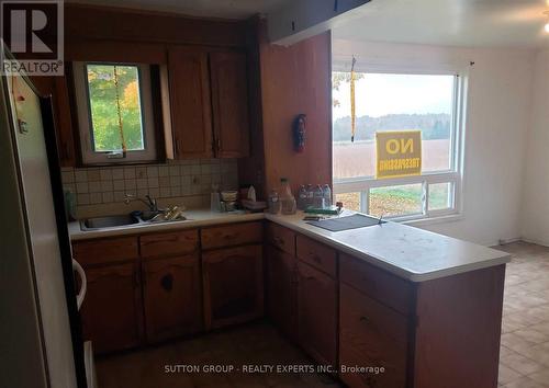 312239 Grey 8 Road, Southgate, ON - Indoor Photo Showing Kitchen With Double Sink