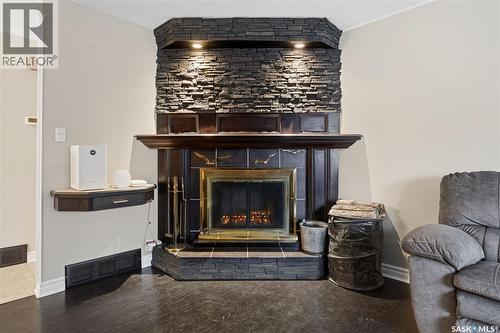 409 Argyle Street N, Regina, SK - Indoor Photo Showing Living Room With Fireplace