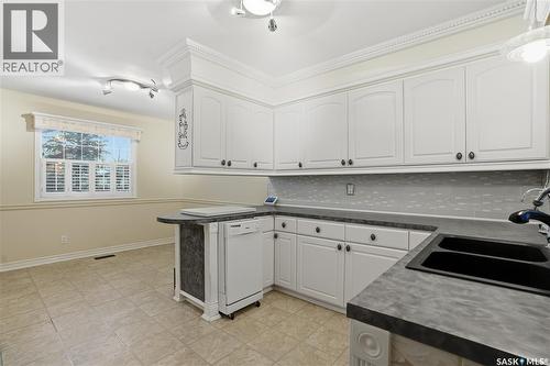 409 Argyle Street N, Regina, SK - Indoor Photo Showing Kitchen With Double Sink