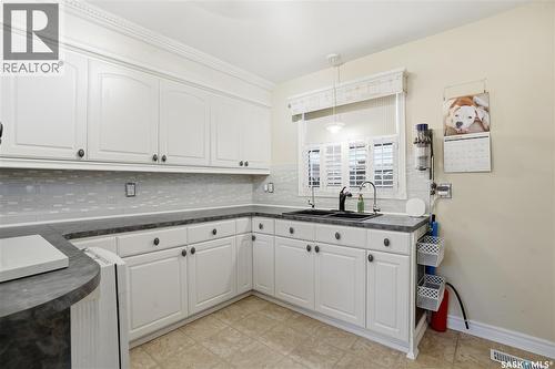 409 Argyle Street N, Regina, SK - Indoor Photo Showing Kitchen