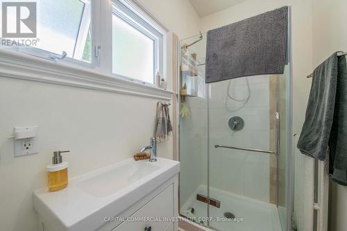 138 Bayswater Avenue, Ottawa, ON - Indoor Photo Showing Bathroom