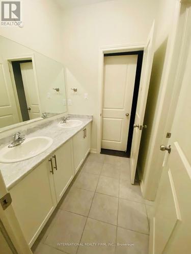 1222 Plymouth Drive, Oshawa, ON - Indoor Photo Showing Bathroom