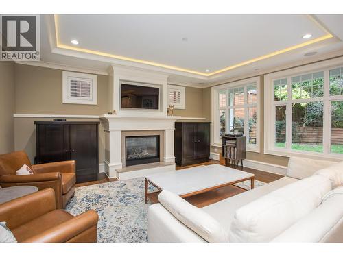 6417 Pitt Street, West Vancouver, BC - Indoor Photo Showing Living Room With Fireplace