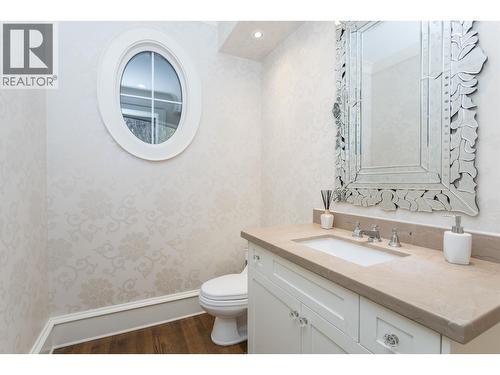 6417 Pitt Street, West Vancouver, BC - Indoor Photo Showing Bathroom