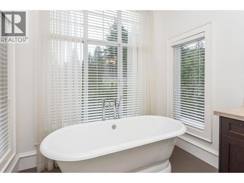 6417 Pitt Street, West Vancouver, BC - Indoor Photo Showing Bathroom