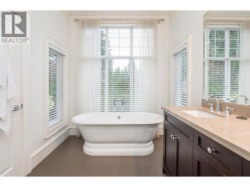 6417 Pitt Street, West Vancouver, BC - Indoor Photo Showing Bathroom