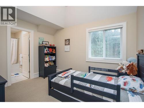 6417 Pitt Street, West Vancouver, BC - Indoor Photo Showing Bedroom
