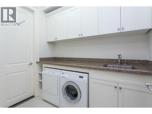 6417 Pitt Street, West Vancouver, BC - Indoor Photo Showing Laundry Room