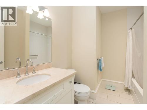6417 Pitt Street, West Vancouver, BC - Indoor Photo Showing Bathroom
