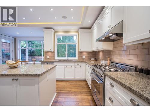 6417 Pitt Street, West Vancouver, BC - Indoor Photo Showing Kitchen With Upgraded Kitchen