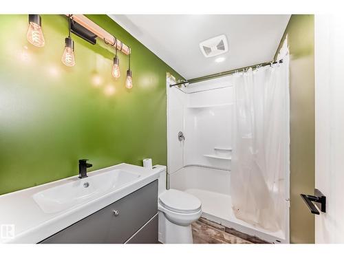 2805 25 St Nw, Edmonton, AB - Indoor Photo Showing Bathroom