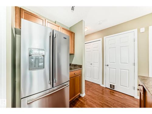 2805 25 St Nw, Edmonton, AB - Indoor Photo Showing Kitchen