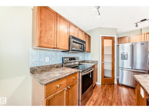 2805 25 St Nw, Edmonton, AB - Indoor Photo Showing Kitchen