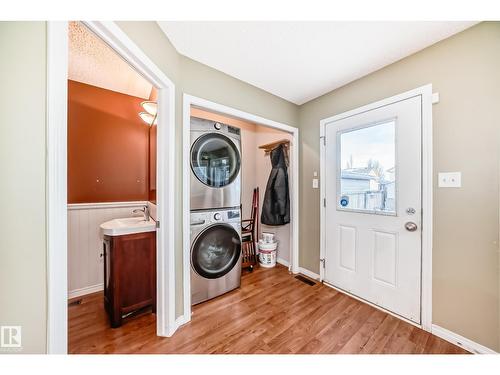 2805 25 St Nw, Edmonton, AB - Indoor Photo Showing Laundry Room