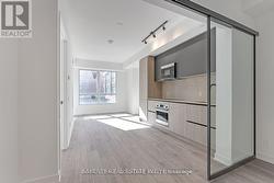 810 - 108 PETER STREET  Toronto, ON M5V 2G7