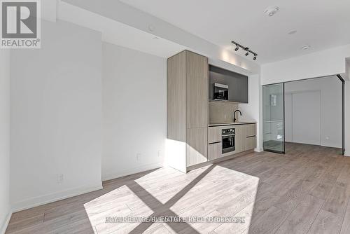 810 - 108 Peter Street, Toronto, ON - Indoor Photo Showing Kitchen
