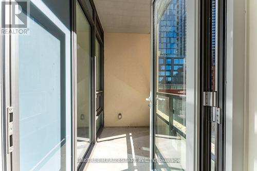 810 - 108 Peter Street, Toronto, ON -  With Exterior