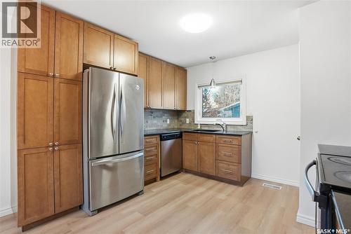 1906 Louise Avenue, Saskatoon, SK - Indoor Photo Showing Kitchen With Stainless Steel Kitchen