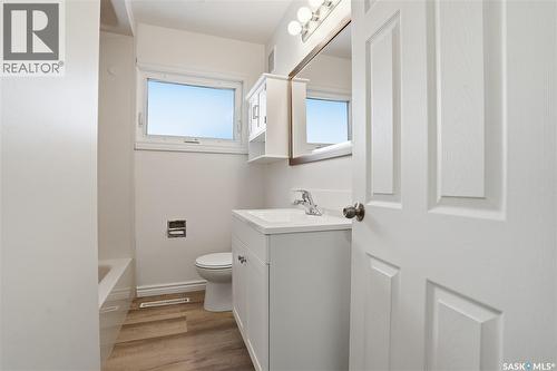 1906 Louise Avenue, Saskatoon, SK - Indoor Photo Showing Bathroom