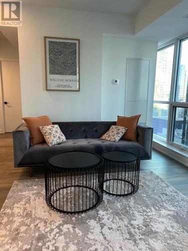 2903 - 327 King Street W, Toronto, ON - Indoor Photo Showing Living Room