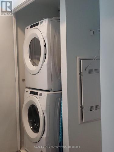 2903 - 327 King Street W, Toronto, ON - Indoor Photo Showing Laundry Room