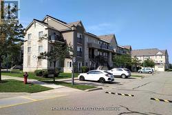 76 - 60 FAIRWOOD CIRCLE  Brampton, ON L6R 0Y6