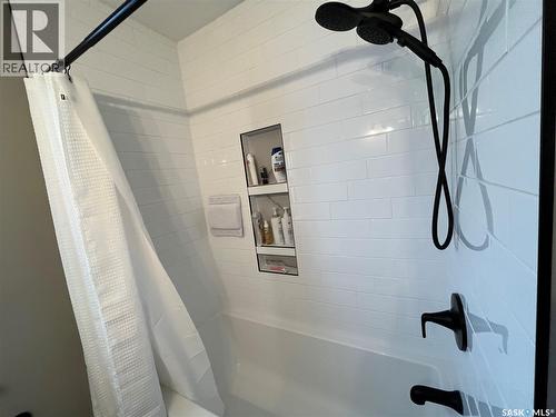 564 10Th Street E, Prince Albert, SK - Indoor Photo Showing Bathroom