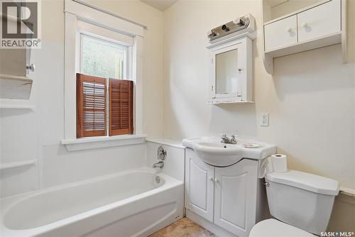 324 I Avenue S, Saskatoon, SK - Indoor Photo Showing Bathroom