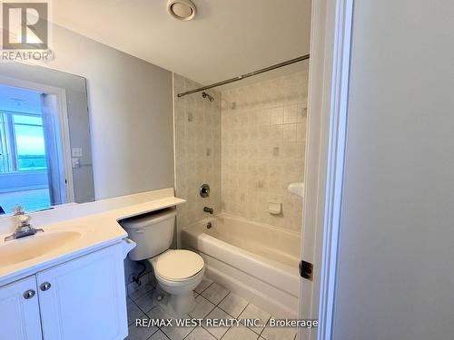 Ph7 - 1700 Eglinton Avenue E, Toronto, ON - Indoor Photo Showing Bathroom