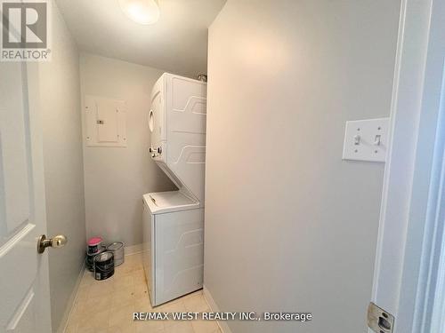 Ph7 - 1700 Eglinton Avenue E, Toronto, ON - Indoor Photo Showing Laundry Room