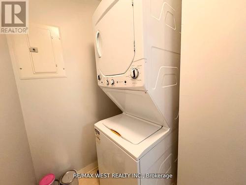 Ph7 - 1700 Eglinton Avenue E, Toronto, ON - Indoor Photo Showing Laundry Room