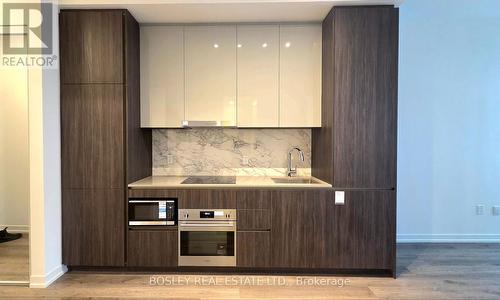 3709 - 8 Interchange Way, Vaughan, ON - Indoor