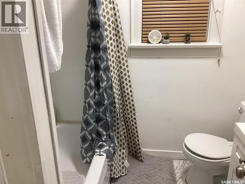1164 Argyle Street, Regina, SK - Indoor Photo Showing Bathroom