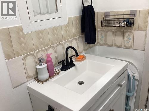 1164 Argyle Street, Regina, SK - Indoor Photo Showing Bathroom