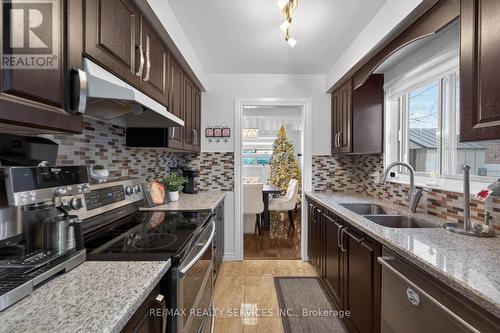 85 Bruce Beer Drive, Brampton, ON - Indoor Photo Showing Kitchen With Double Sink With Upgraded Kitchen