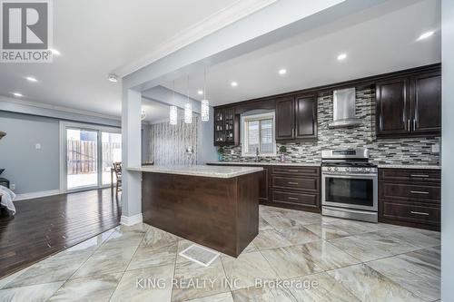 3 Nottawasaga Crescent, Brampton, ON - Indoor Photo Showing Kitchen With Upgraded Kitchen
