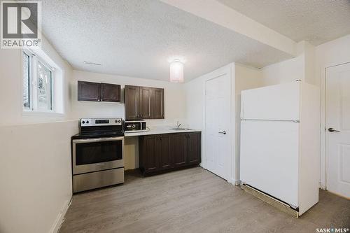 337 U Avenue S, Saskatoon, SK - Indoor Photo Showing Kitchen