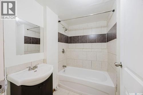 337 U Avenue S, Saskatoon, SK - Indoor Photo Showing Bathroom