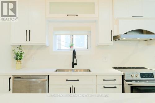Main & 2Nd - 70 Carlaw Avenue, Toronto, ON - Indoor Photo Showing Kitchen