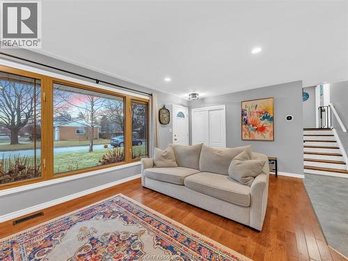 48 Alpine Avenue, Chatham, ON - Indoor Photo Showing Living Room