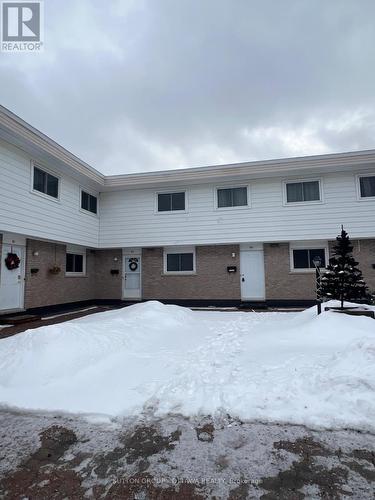 55 Hadley Circle, Ottawa, ON - Outdoor