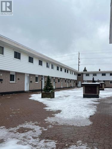 55 Hadley Circle, Ottawa, ON - Outdoor With Facade