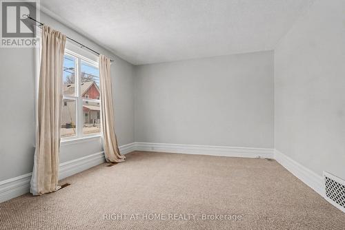 Living Room Photo 2 - Unit 1 - 486 Victoria Street, North Dundas, ON - Indoor Photo Showing Other Room