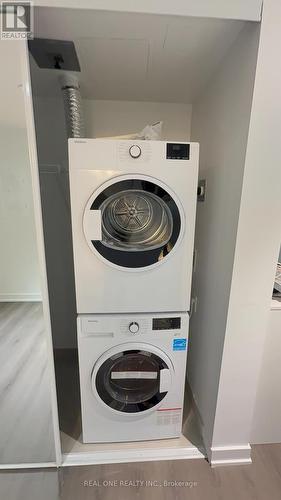 4316 - 8 Wellesley Street W, Toronto, ON - Indoor Photo Showing Laundry Room