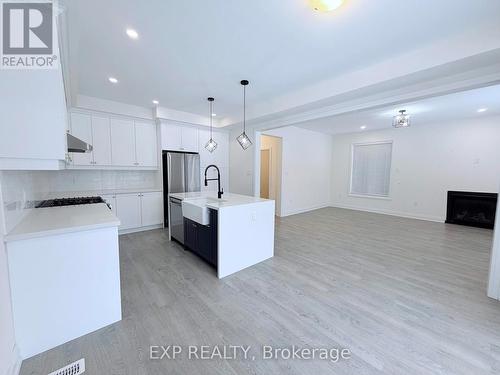 20 Daffodil Road, Springwater, ON - Indoor Photo Showing Kitchen