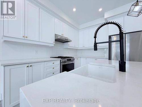 20 Daffodil Road, Springwater, ON - Indoor Photo Showing Kitchen