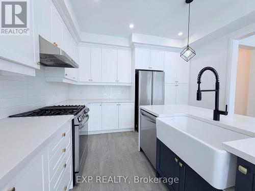 20 Daffodil Road, Springwater, ON - Indoor Photo Showing Kitchen With Stainless Steel Kitchen With Upgraded Kitchen