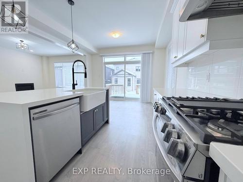 20 Daffodil Road, Springwater, ON - Indoor Photo Showing Kitchen